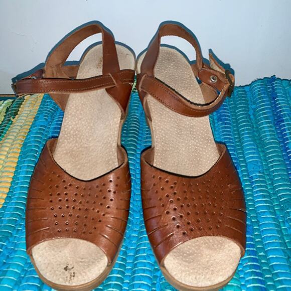 VINTAGE 70s/80s FAMOLARE "HI THERE" WAVY SOLE LEATHER WEDGE SANDAL - Picture 2 of 11